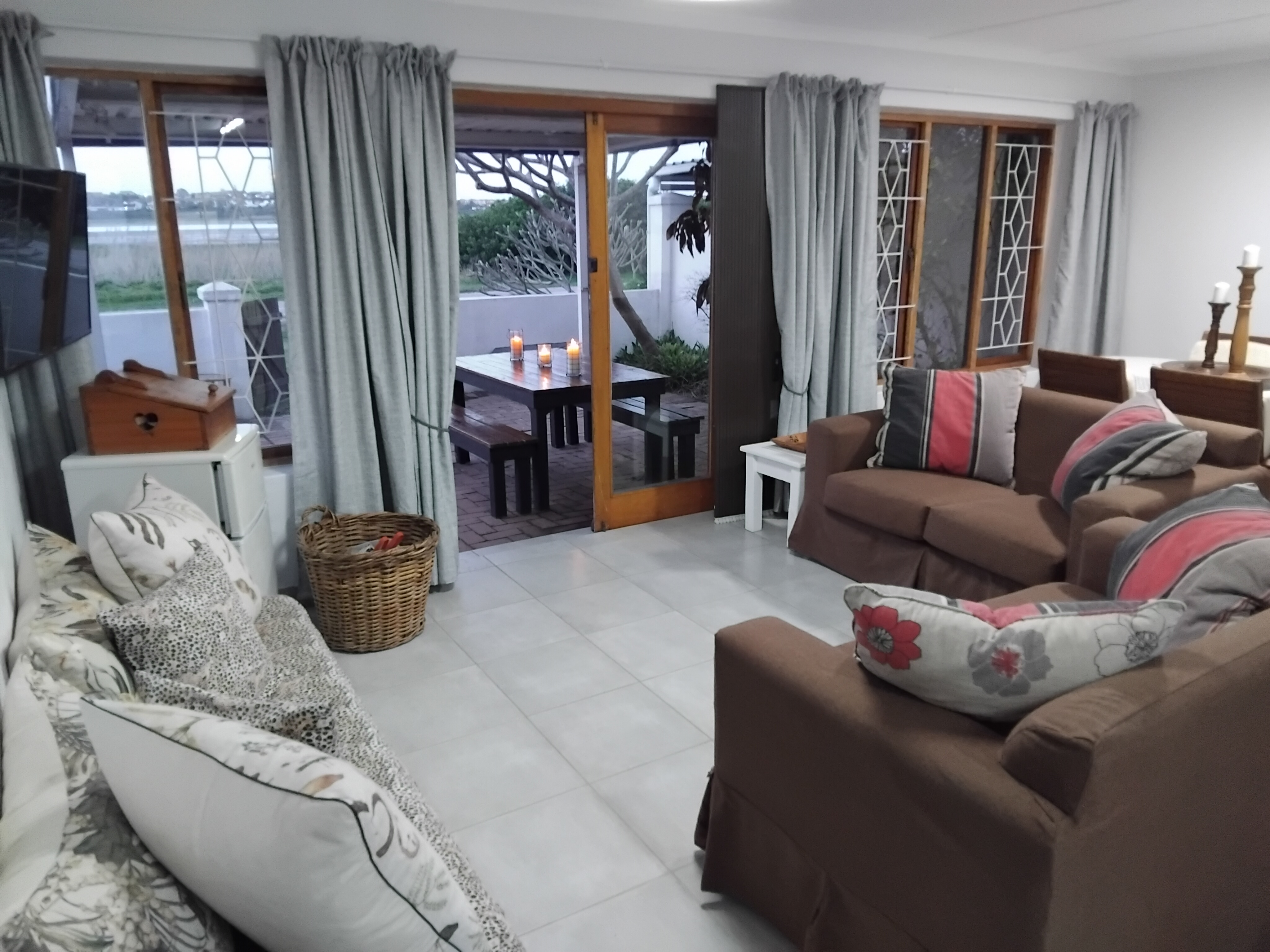 Newly renovated lagoon facing self catering holiday let, with pool & close to the beach